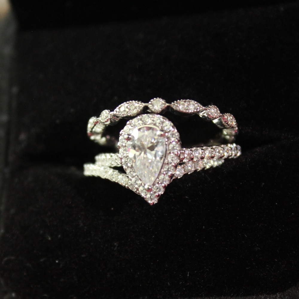 Size 7 ✨ 1.5ct 3pc Bridal Set Pear Cut Moissanite Wedding Ring Engagement